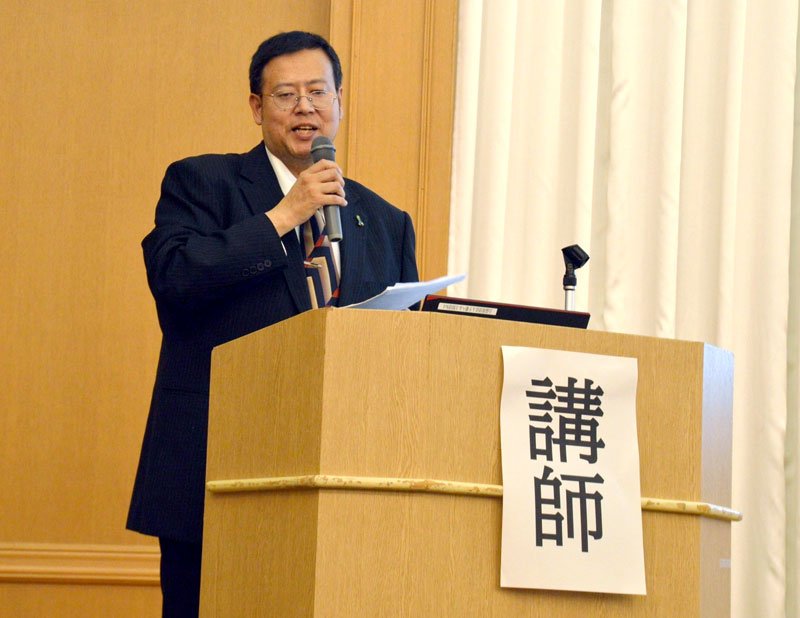 心臓移植の体験を語る平沢さん＝千葉市中央区