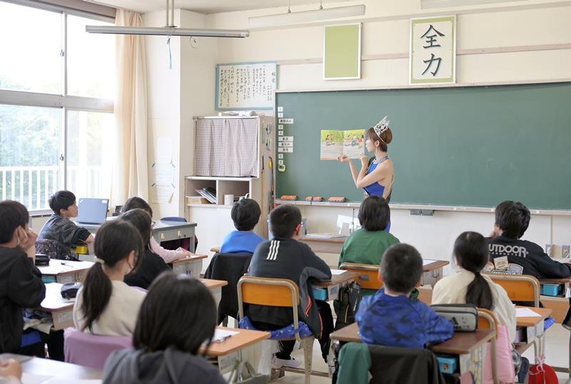 絵本読み“違い”知る　千葉市坂月小児童らセラピーで認め合い