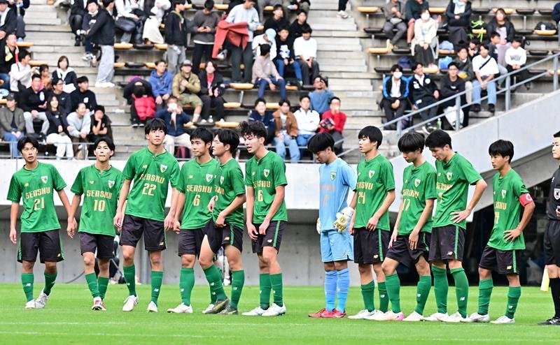 流通経大柏―専大松戸　延長戦の末に１点差で敗れた専大松戸イレブン=フクアリ
