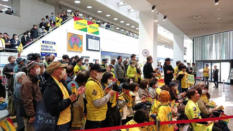 ジェフ、Ｊ１復帰を報告　市民ら出迎え祝福　千葉、市原市役所を訪問