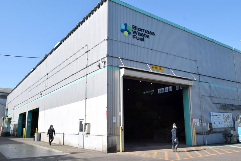 独自に開発した再生固形燃料「ＢＷＦ」の製造施設＝八千代市