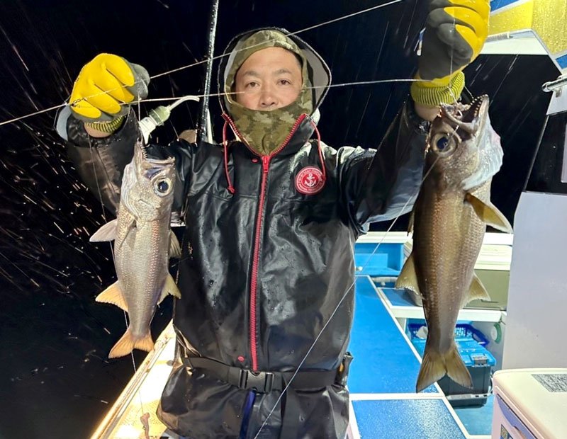 洲崎南沖で釣り上げたクロムツ（写真は「萬栄丸」提供）