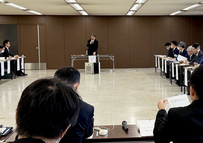 久留里線のバス転換を巡って開催された君津市地域公共交通会議＝２２日、君津市