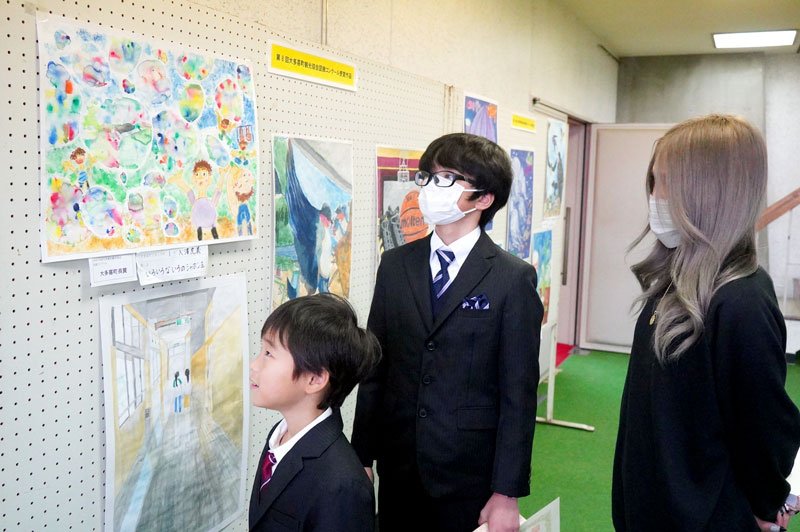第８回大多喜町観光協会図画コンクールの受賞作品＝大多喜町