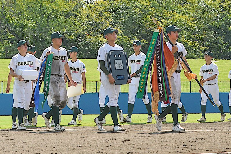 秋季県大会を制し、関東大会では４強入りし春の甲子園出場を大きく引き寄せた専大松戸＝昨年１０月、県総合ＳＣ
