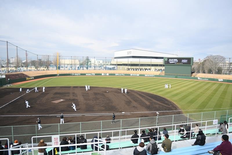 １軍春季キャンプが行われた宮崎県都城市の「コアラのマーチスタジアム」にはＬＥＤビジョンも整備されている＝２月１０日
