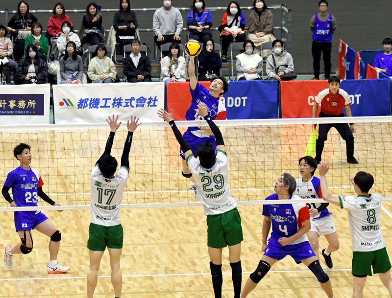 千葉－東京Ｖ　第２セット、スパイクを放つ荒瀬＝ＹｏｈａＳアリーナ