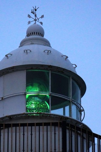 勝浦灯台ＬＥＤ化　引退レンズ、最後の輝き