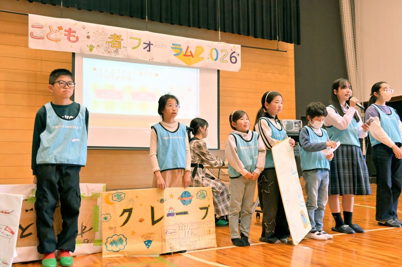 子どもだけで市役所や会社を疑似運営する「こどものまちＣＢＴ」はこども市長選挙の様子などを報告した＝千葉市中央区