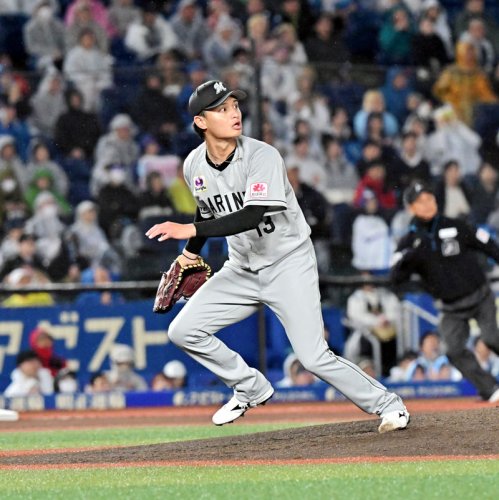 日ハム戦の３回。水谷に勝ち越し犠飛を許した千葉ロッテ・毛利＝１５日、ＺＯＺＯマリン
