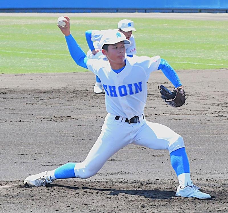 ７回途中４失点と力投した八千代松陰・赤沢

