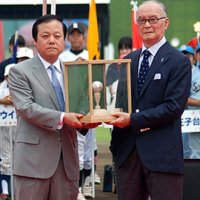 おめでとう！ミスター　佐倉市民３１００人祝福　名前冠した球場「永遠に」　長嶋氏に市民栄誉賞