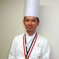 東京ディズニーランドホテルアシスタントシェフの井上仁さん＝浦安市舞浜のミリアルリゾートホテルズ