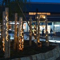 佐原らしく和風に　竹灯籠で駅前優しく彩る
