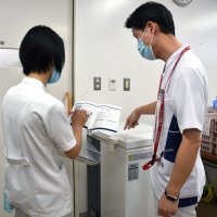 新型コロナウイルス感染症のワクチンを保管するため設置された超低温冷凍庫