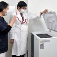 ワクチン用冷凍庫が到着　医師らに先行接種へ　市原の千葉ろうさい病院