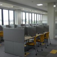 Ｗｉ－Ｆｉ環境が整備され、コロナ対策を施した学習室
