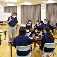ＳＤＧｓゲームで学ぶ　成田国際高教員が特別授業　東庄中