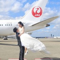 成田空港でフォトウエディング　旅客機の前で幸せポーズ　コロナ減便受け新サービス