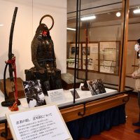忍者のよろいや刀などが並ぶ会場＝野田市
