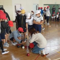 ボッチャ体験で障害に理解　長柄３小中学校　千葉大生が講師