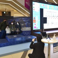 五輪パラ遺産後世に　表彰台や写真パネル展示　イオンモール幕張新都心