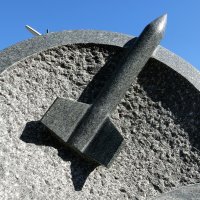 「「ペンシルロケット」のオブジェは実物大