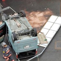 立体駐車場から車が転落　運転の女性搬送　旭のショッピングセンター