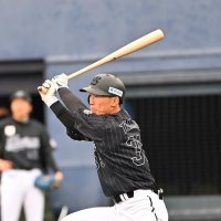 ２回千葉ロッテ２死二塁、高部が中前適時打を放つ
