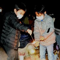 花火で児童らへ語り継ぐ　追悼式の終了受け、住民ら企画　旭・飯岡　【東日本大震災１１年】