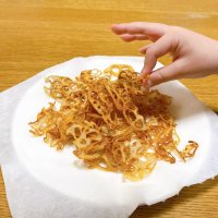 情報提供をした保護者が子どもに野菜を食べてもらおうと作ったレンコンチップス（保護者提供）