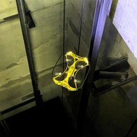 エレベーター内を飛行しデータを収集するドローン「アイビス」（リベラウェア提供）
