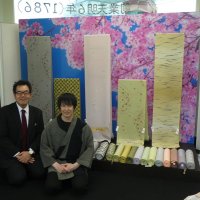 一宮川の桜で草木染め　茂原の呉服店で公開　坪倉さん制作　多彩３０点