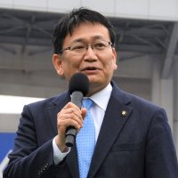 アクションスポーツの世界的大会「Ｘゲーム」の開幕前日、記者会見する神谷市長。本年度の千葉市は大型イベントがめじろ押し＝４月２１日、千葉市美浜区のＺＯＺＯマリンスタジアム