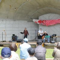 市原・高滝湖畔で野外フェス　地元音楽家が熱演