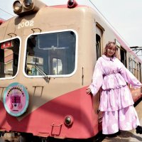 きゃりーぱみゅぱみゅさん、銚子電鉄コラボ電車に初乗車　グッズ売上で駅舎改修も　【会員向け動画あり】