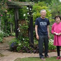 半世紀手入れの庭園公開　佐倉・羽根井夫妻　収益でウクライナ支援