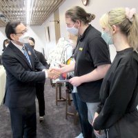 痛み理解に「感謝」　ウクライナ避難民へ見舞金　市川市