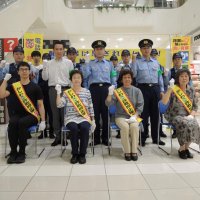 「かしわde詐欺抑止隊」に委嘱された（右から）沼尻さん、平野さん、篠田さん、上地さん