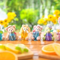 「ダッフィー＆フレンズのテイスティ・サマー・サプライズ」で販売される「ぬいぐるみストラップ」（オリエンタルランド提供）