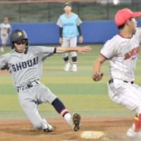 一足早く真剣勝負で勇姿　「人生最後」の登板も　商大付と我孫子東　全国高校野球千葉大会