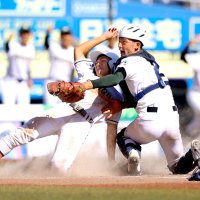５回裏木更津総合２死一塁、空の二塁打で一走中西が本塁を狙うが憤死。捕手加藤