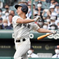千葉大会から全試合安打中の市船橋・谷藤＝８日、甲子園