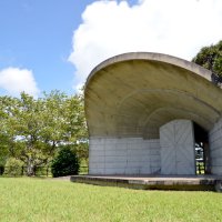 エイドステーションとなっている高滝湖畔公園野外音楽堂＝市原市