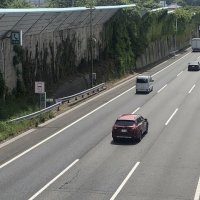 ＜東関道＞軽ワンボックス車、壁などに衝突し運転手死亡　習志野