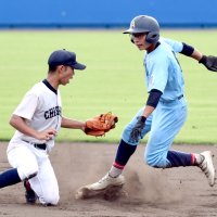 我孫子－千城台　２回表我孫子２死、一走鈴木が二盗を決める。遊撃手鵜沢＝県総合ＳＣ
