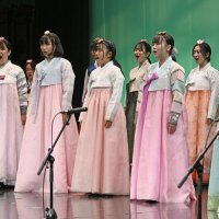 韓国伝統衣装で童謡披露　東京交流行事で津田沼高生