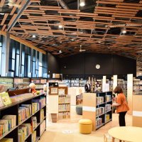 開放的な空間に図書スペース　新公民館プレオープン　学童クラブも併設　愛称は「ながランホール」