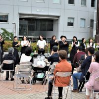 駅前でのゴスペルコーラスでも盛り上がった