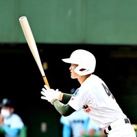 ６回裏専大松戸１死一塁、宮尾が右前打を放つ
